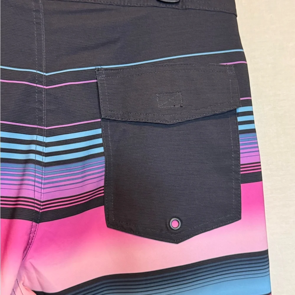 G-147 Men’s No Boundaries NWT Black Pink & Teal‎ Stripe Board Shorts Size 32